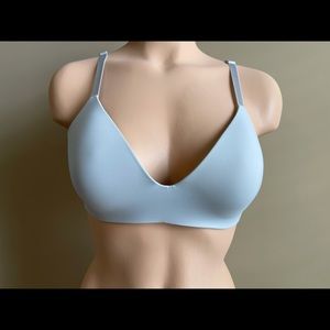 Victoria’s Secret No Wire Light Grey Bra 34D